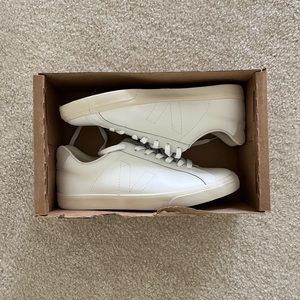 BNIB veja leather esplar sneakers extra white